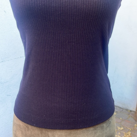 Rib-Knit V-Neck Halter Top - Picture 4 of 6
